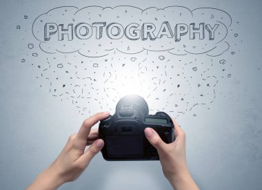 El fotoğraf mesaj bulut kavramı ile çekim