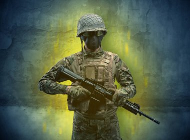 Tehlike asker ile yıkık duvar kağıdı