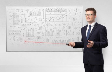 Profesör geometri öğretim beyaz tahta üzerinde 