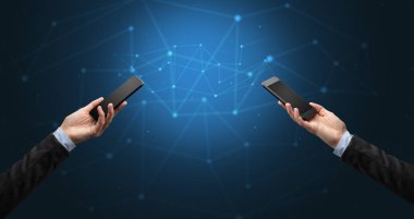 Akıllı telefonlar holding iki eller yakın çekim