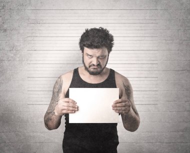 Gangster hapiste yakalandı