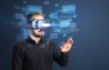 İşadamı ile sanal gerçeklik koruyucu gözlük