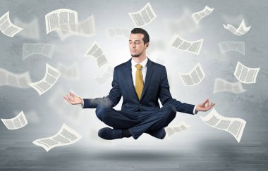 Uçan kağıt kavramı ile meditasyon işadamı