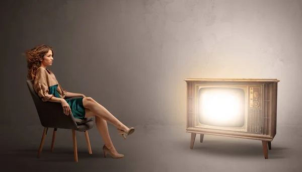 Elegant Young Lady Watching Vintage Television — Stock Photo, Image