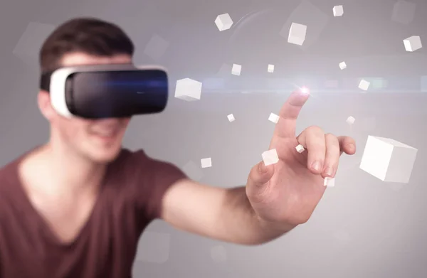 Man wearing virtual reality goggles — Stock Photo, Image