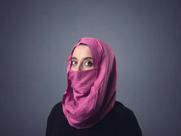 Muslimsk kvinna som bär niqab — Stockfoto