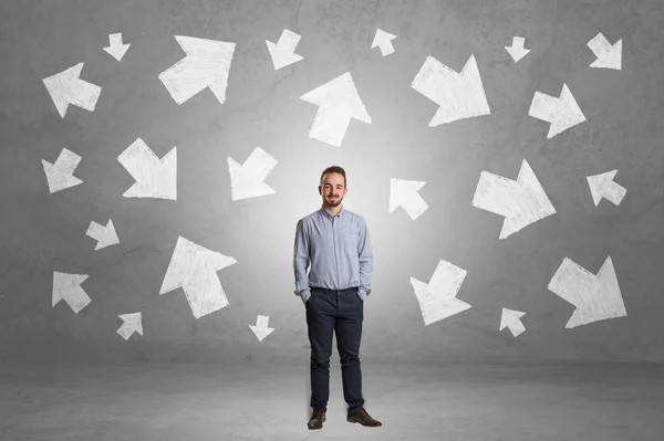 Businessman standing with arrows around — Stock Photo, Image