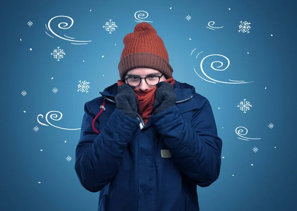 Bevroren jongen met doodled sneeuwvlok en winderige concept — Stockfoto