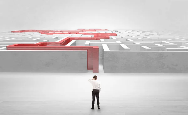 Businessman starting a stated labyrinth — Stock Photo, Image