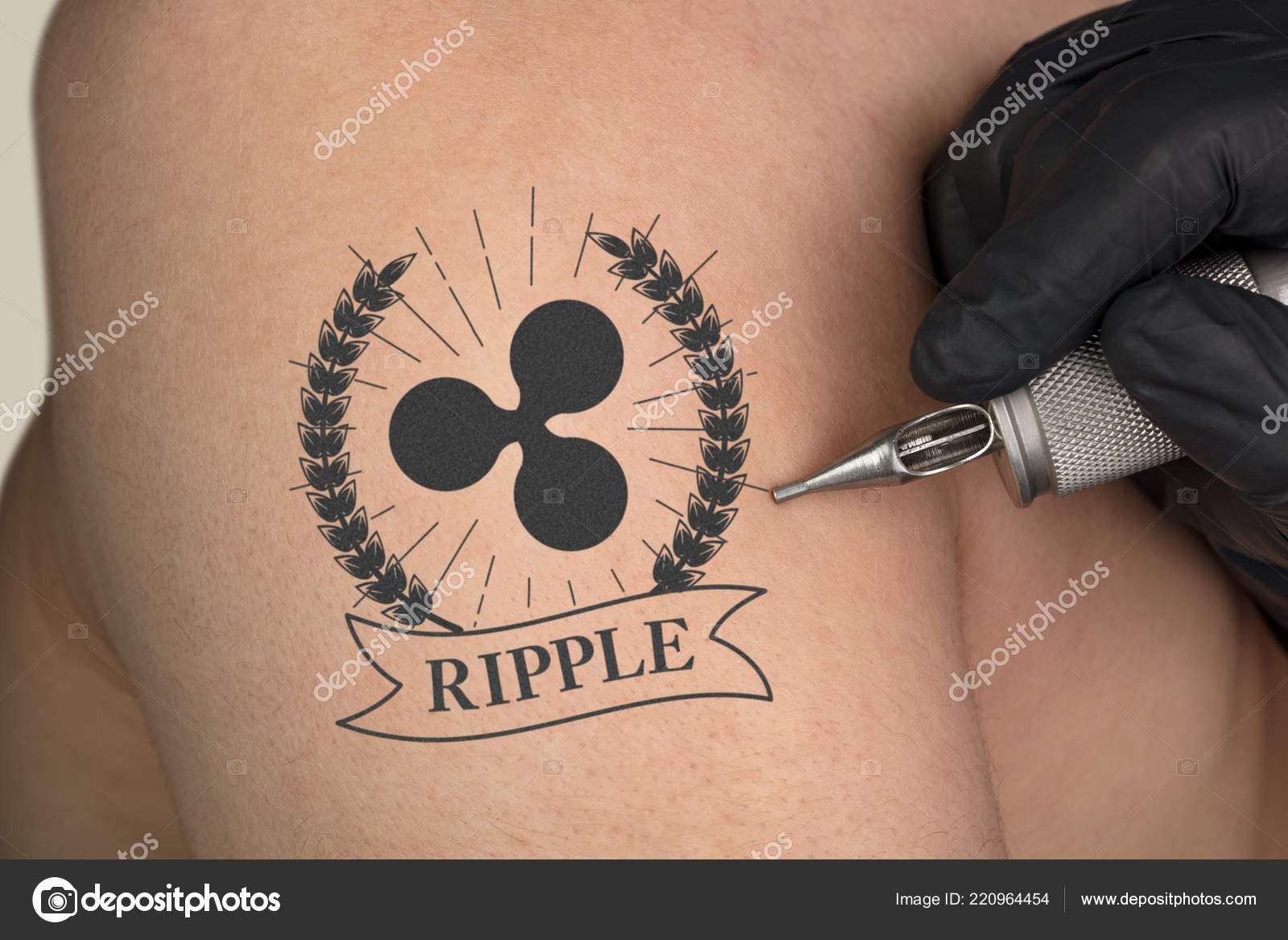 벌 거 벗은 뒤에 cryptocurrency 개념 문신 — 스톡 사진 © ra2studio #220964454