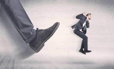 Koca ayak yangın küçük iş adamı