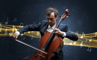 Çello notları ile oynamaya müzisyen