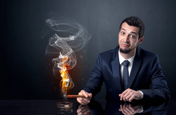 Üzletember dohányzás koncepció — Stock Fotó