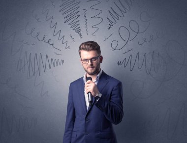 İşadamı holding mikrofon