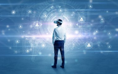 Bağlantı denetimi vj gözlüklü işadamı