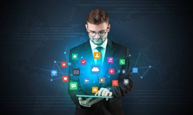 Tablet ve uygulama ile genç işadamı