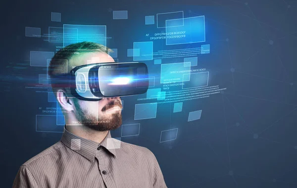 Hombre de negocios con gafas de realidad virtual — Foto de Stock