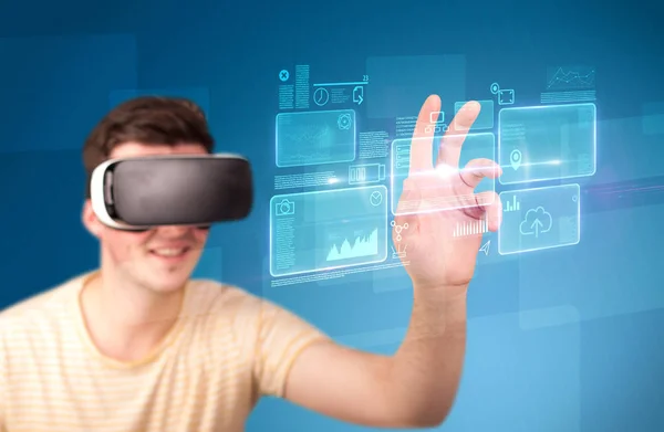 Man wearing virtual reality goggles — Stock Photo, Image