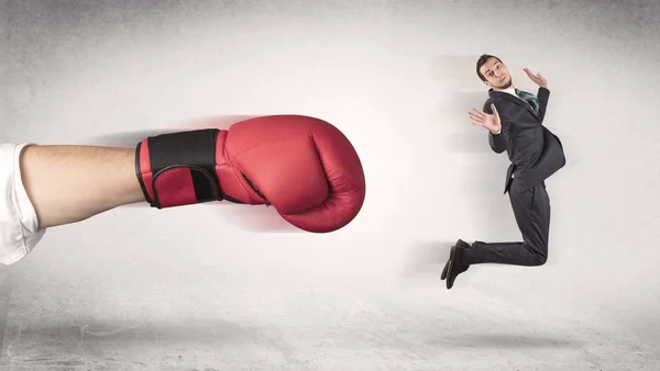 Empresário é demitido por uma enorme mão de boxe — Fotografia de Stock