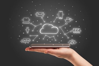 El telefon bulut teknoloji sistem konsepti ile çalışma