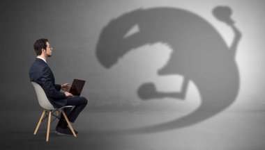 İşadamı pazarlık canavarı gölgeli