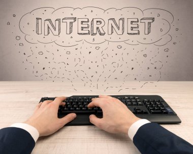 Zarif işadamı el Internet üzerinde çalışma