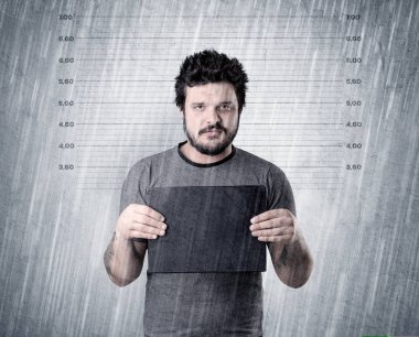 Gangster hapiste yakalandı