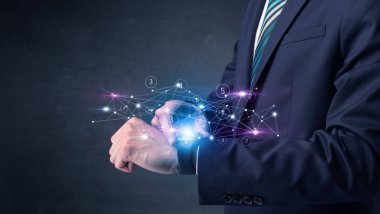 Smartwatch ağ kavramı ile.