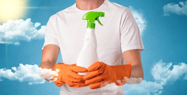 Soliga koncept med hushållerska och orange handskar — Stockfoto