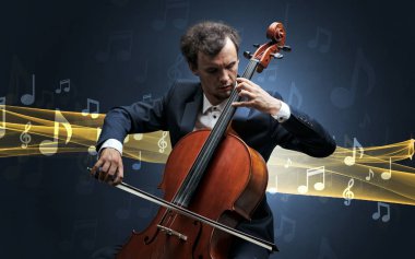 Çello notları ile oynamaya müzisyen