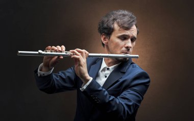 Araç empati ile oynamaya flütçü