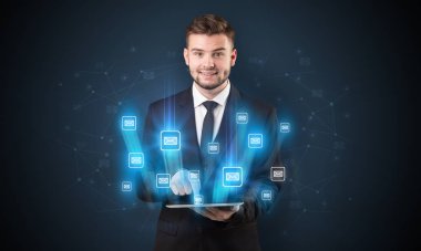 E-posta kavramı ile işadamı ve tablet