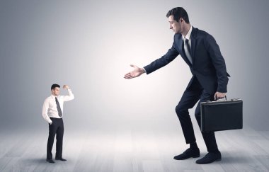 Küçük bir işadamı dev iş adamı korkuttu
