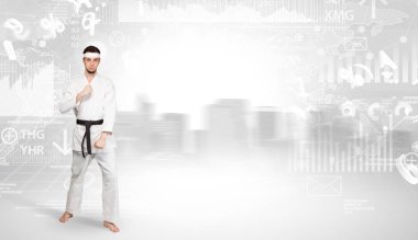 Üst kısmında bir metropol karate yapan karate adam