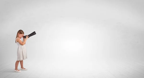 Kid looking through spyglass to an empty space — Stock Photo, Image