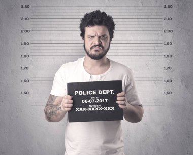 Gangster hapiste yakalandı