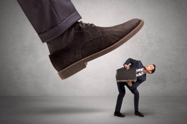 Çalışan büyük patron ayak korkuyor