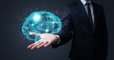 İnsan beyni elinde tutan adam