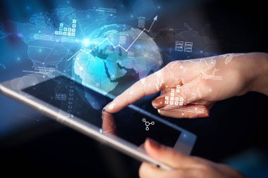 Tablet küresel emlak raporu kavramı ile dokunmadan el