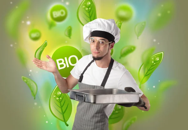 Bio bladeren concept en cook portret — Stockfoto