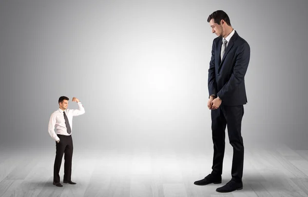 Giant businessman scared of small businessman — Stock Photo, Image