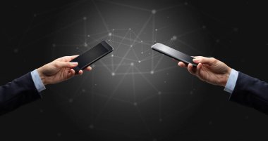 Akıllı telefonlar holding iki eller yakın çekim