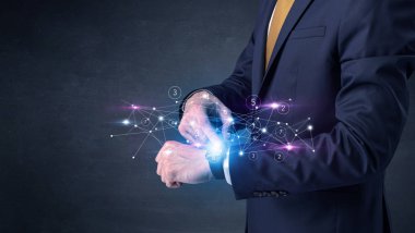 Smartwatch ağ kavramı ile.