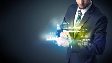 Smartwatch giyen işadamı.