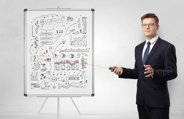 Professor på whiteboard undervisning ekonomi — Stockfoto