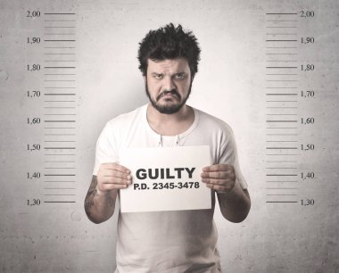 Gangster hapiste yakalandı