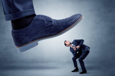 Acımasız patron onun çalışan derbeder