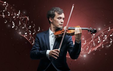 Yalnız besteci üzerinde keman çalıyor