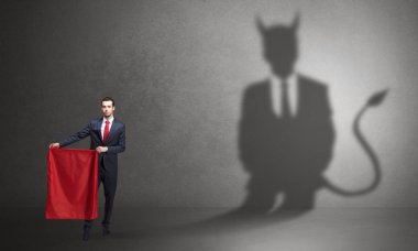 İşadamı şeytan gölge ve Boğa güreşçisi konsepti ile