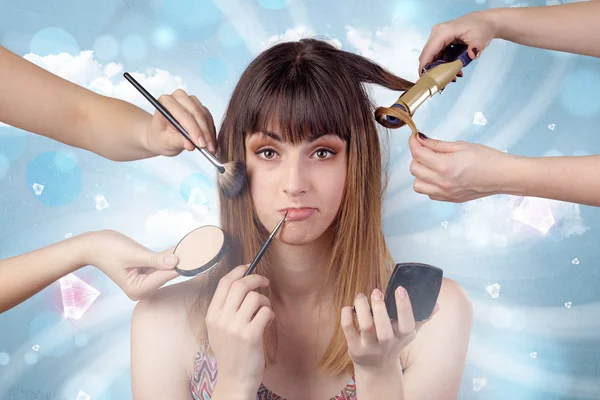 Jolie fille portrait dans le salon de beauté — Photo